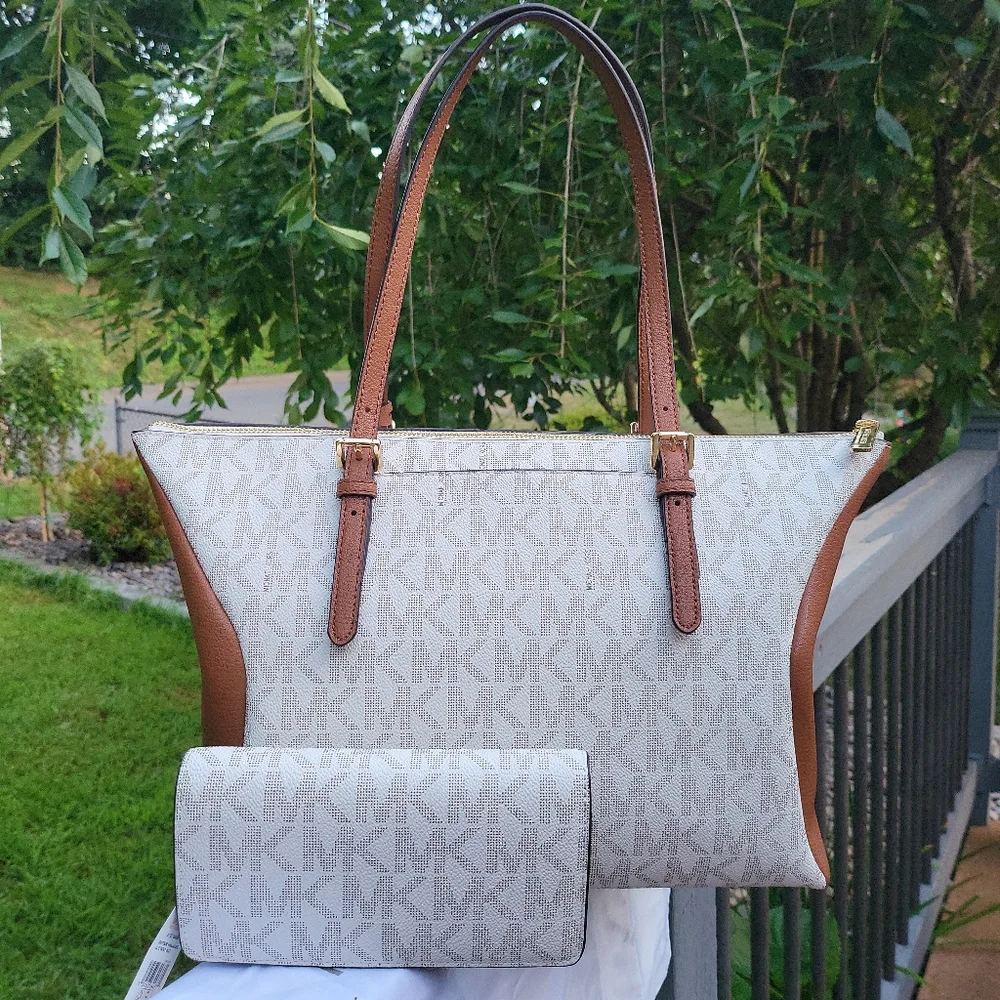 🔥SOLD🔥🌺Michael Kors🌺 CORALINE Large Logo and Leather Tote Bag & Wallet - Picture 3 of 16
